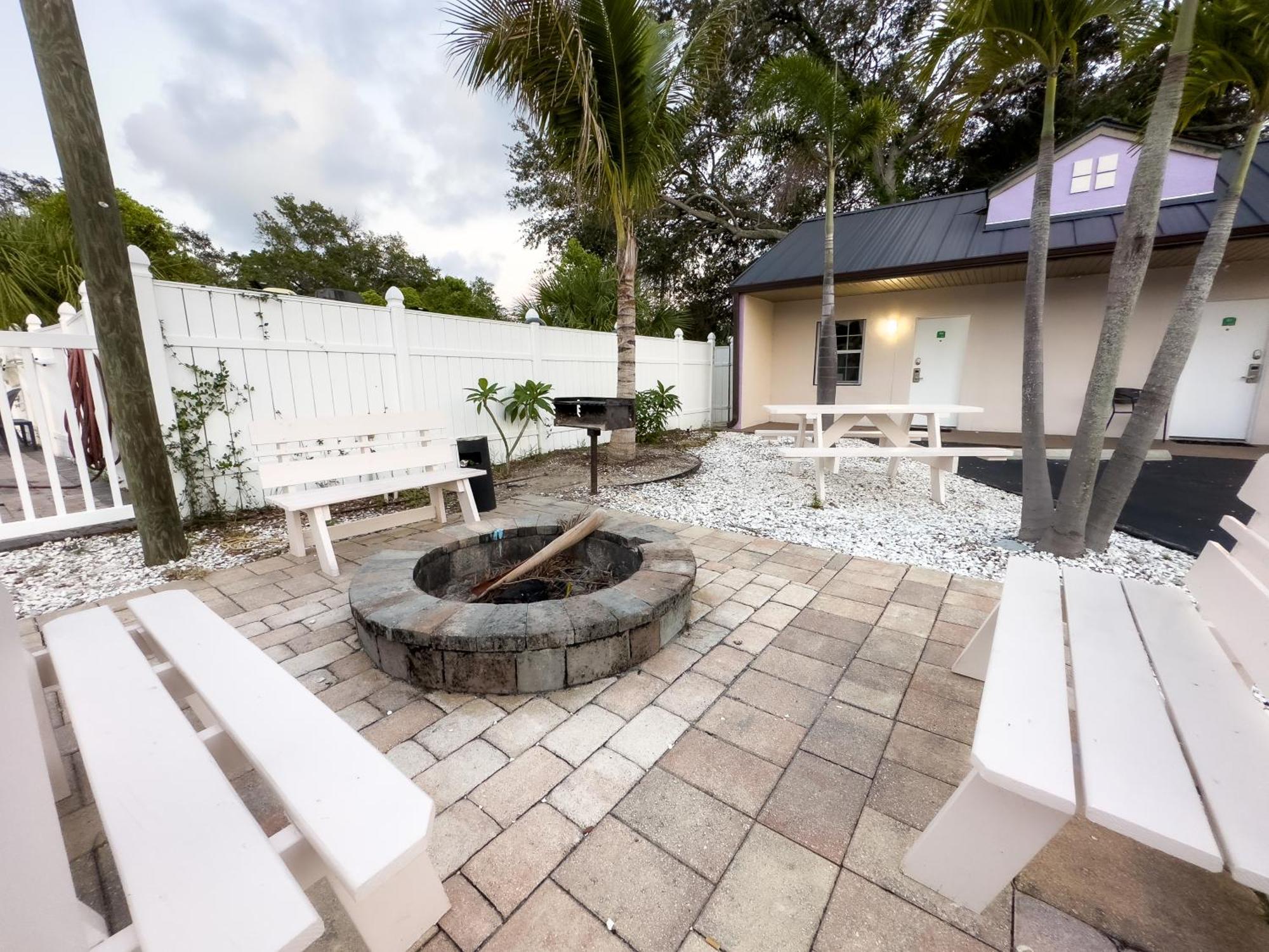 2Q Beds Studio Apt With Shared Pool 01 Clearwater Extérieur photo